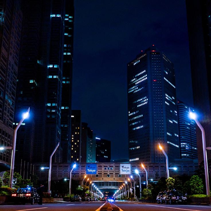 Parents evaluating schools in Spain